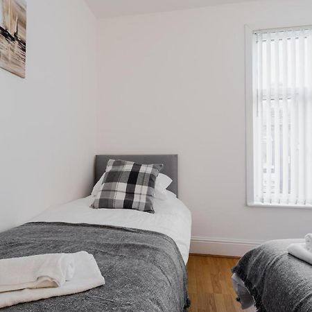 2 Bedroom House Liverpool- Large & Cosy- Sleeps 5 By Hinkley Homes Short Lets & Serviced Accommodation エクステリア 写真