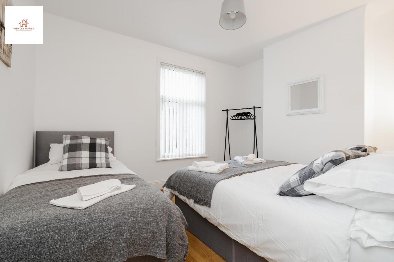 2 Bedroom House Liverpool- Large & Cosy- Sleeps 5 By Hinkley Homes Short Lets & Serviced Accommodation エクステリア 写真