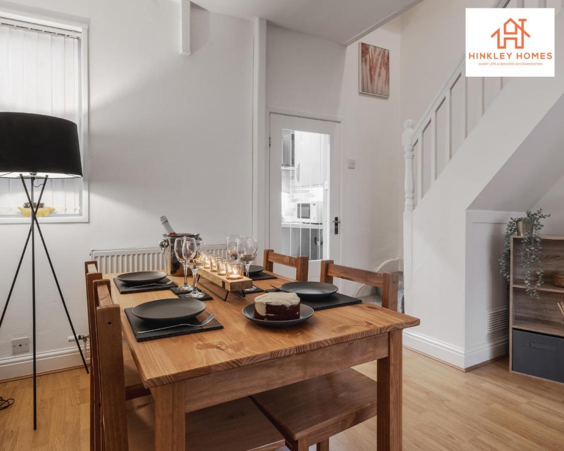 2 Bedroom House Liverpool- Large & Cosy- Sleeps 5 By Hinkley Homes Short Lets & Serviced Accommodation エクステリア 写真